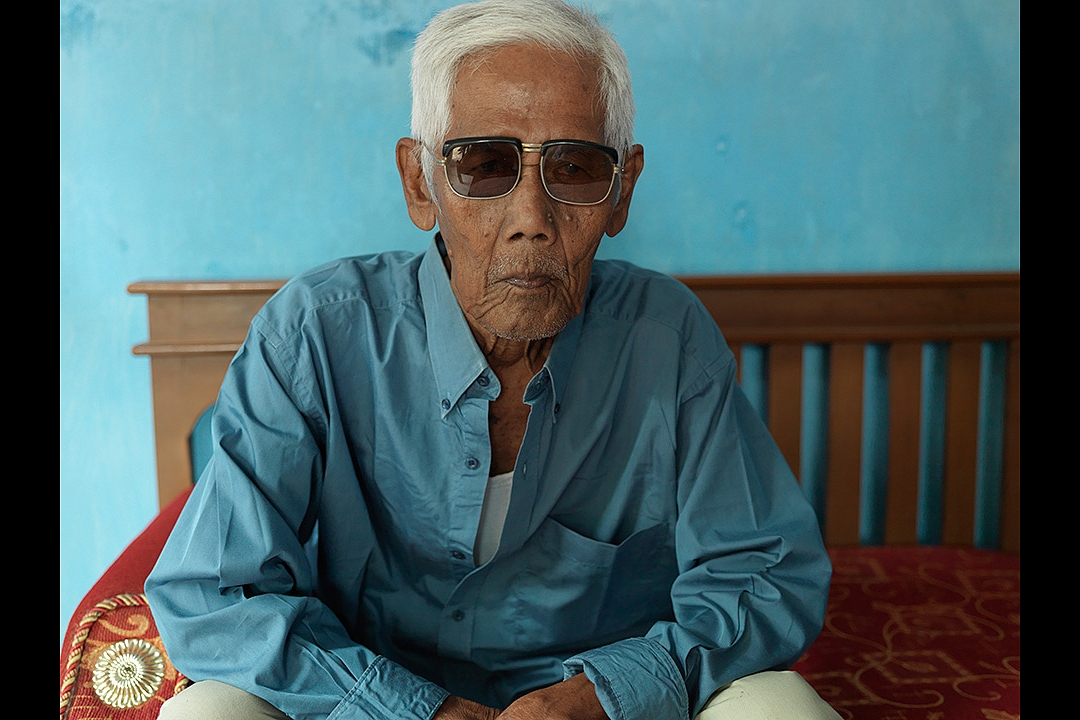 Bapak Saih bin Sakam, de laatst levende overlevende van het bloedbad van Rawagede. Geboren op 16 april 1923, gestorven op 7 mei 2011, een paar maanden voor de uitspraak van de rechtbank. 