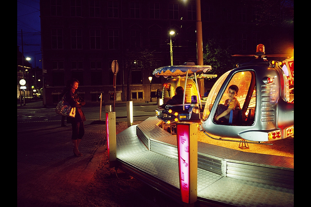 Helikopter, Kermis Lange Vijverberg, Den Haag mei 2008<br />piezografie / dibond / diasec 75 * 100 cm