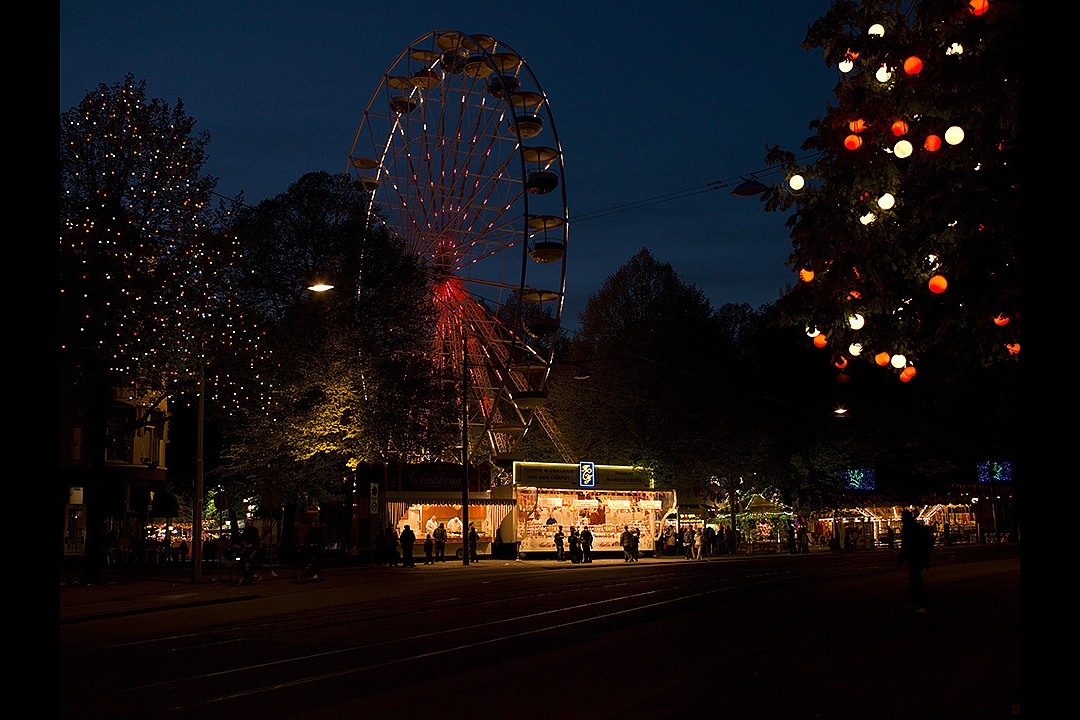 Queensday Fun Fair, fun fair Lange Voorhout, The Hague May 2010<br />piezografie / dibond / diasec 90 * 120 cm 